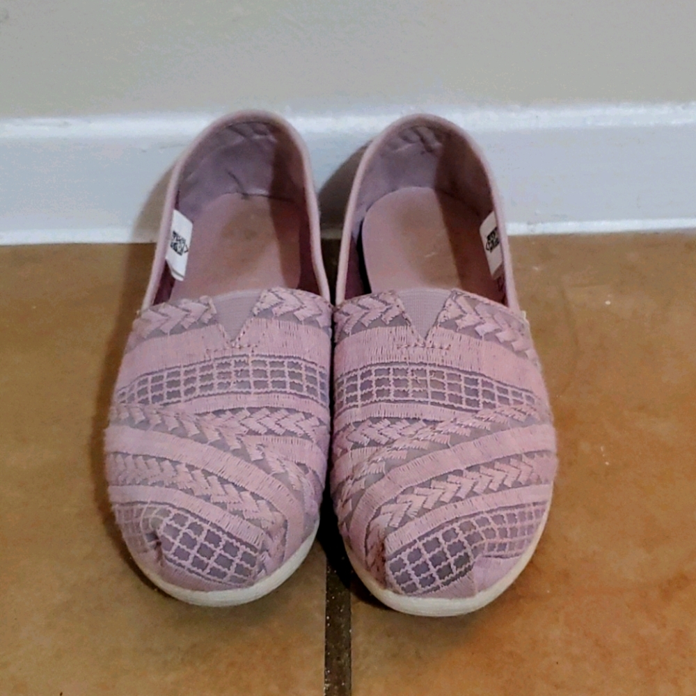Lavender Toms Sz 6